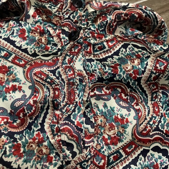 Patterned Long Sleeve Blouse - Picture 8 of 8